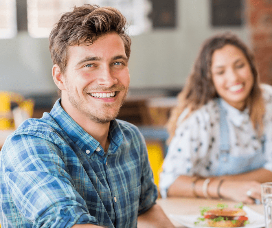 insegnante di inglese qualificato durante una lezione interattiva