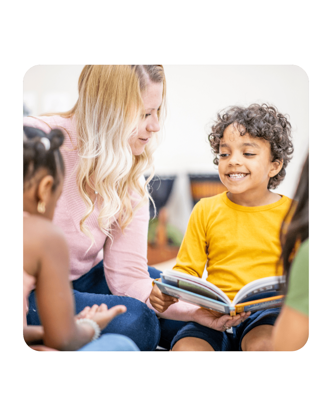 Bambini durante un’attività di inglese Pre-School alla The English School Como
