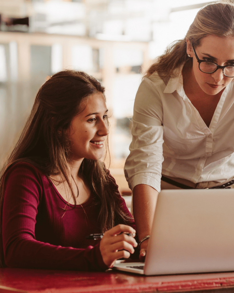 Studente in lezione individuale inglese a Como per esami Cambridge B2 First e C1 Advanced